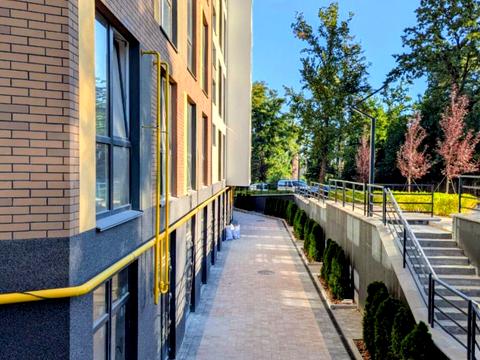 комерційна за адресою Лисенка вул., 21