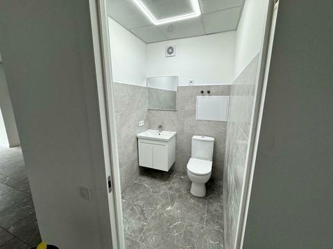 комерційна за адресою Чорновола вул., 21а