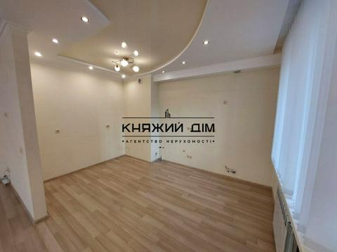 комерційна за адресою Борщагівська вул., 206