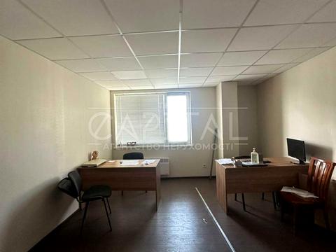 комерційна за адресою Приколійна вул., 1