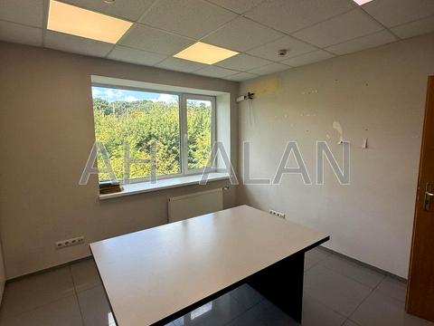 комерційна за адресою Казимира Малевича вул. (Боженка), 68Е