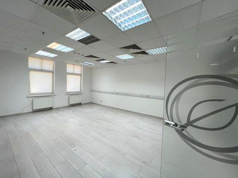комерційна за адресою Володимирська вул., 40