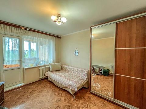 квартира за адресою Космонавтів вул., 3а