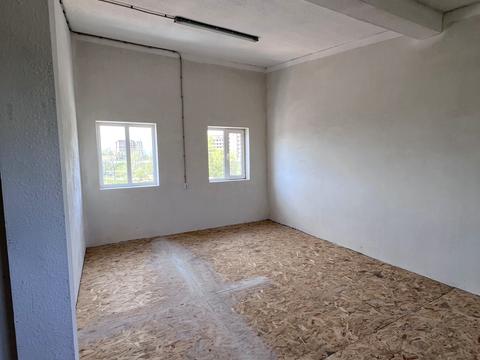 комерційна за адресою Радосинська вул., 124