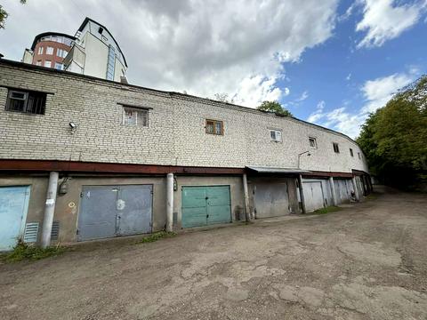 паркомісце за адресою Природна вул., 17