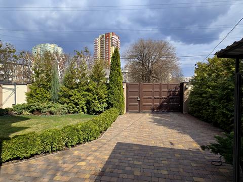 будинок за адресою Праведників вул. (Орська), 50а