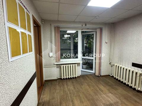 комерційна за адресою Кам'янецька вул., 84