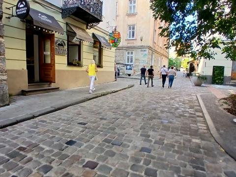 комерційна за адресою Староєврейська вул., 48