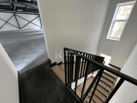 комерційна за адресою Івана Франка вул., 2б