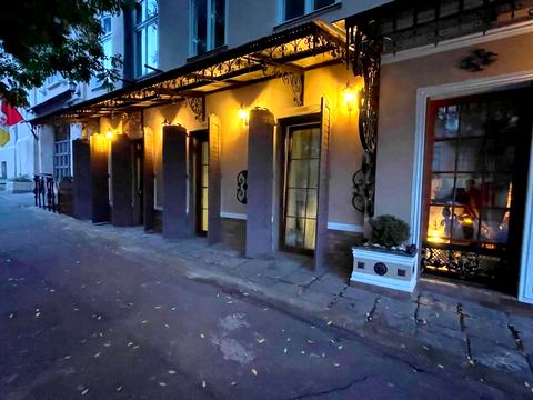 комерційна за адресою Військовий узвіз, 8