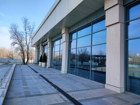 комерційна за адресою Набережна Перемоги вул., 7