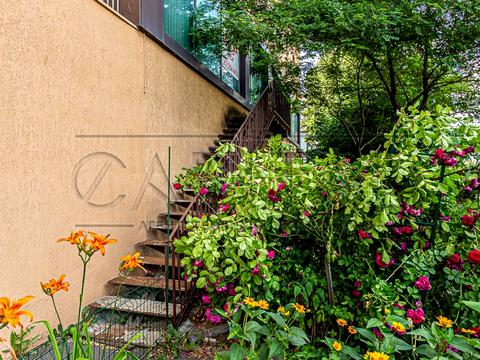 комерційна за адресою Саперно-Слобідська вул., 22