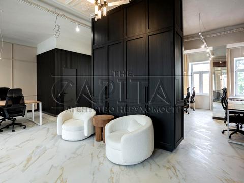 комерційна за адресою Еспланадна вул., 32-В