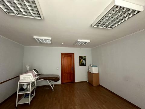 комерційна за адресою Дарницький бульв., 8