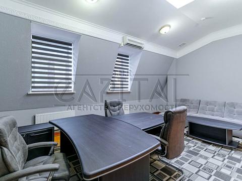 комерційна за адресою Липська вул., 10