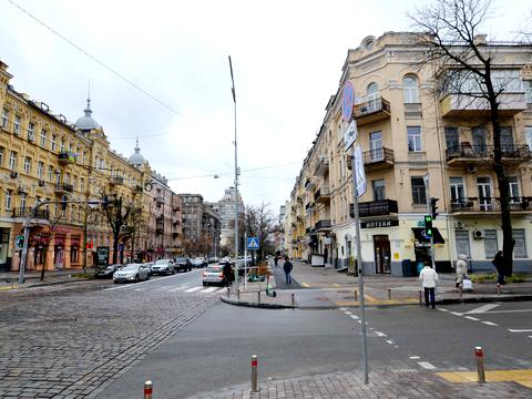 комерційна за адресою Богдана Хмельницького вул., 42