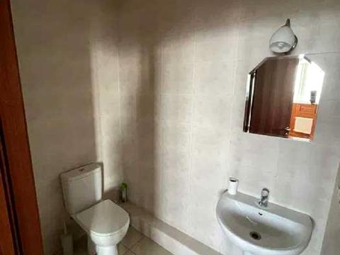 комерційна за адресою Павла Тичини просп., 18-Б