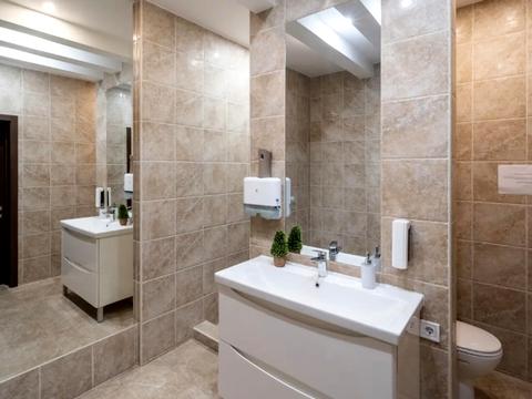 коммерческая по адресу Зоопарковая ул., 8