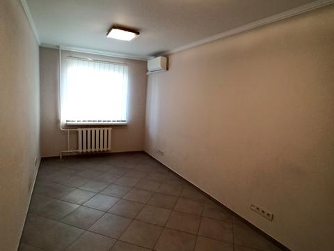 комерційна за адресою Празька вул., 32