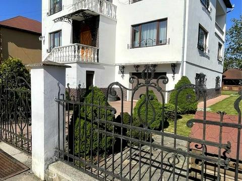 будинок за адресою Набережна
