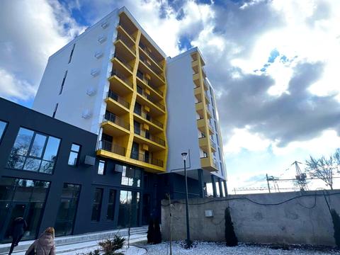 комерційна за адресою Володимира Навроцького вул., 4