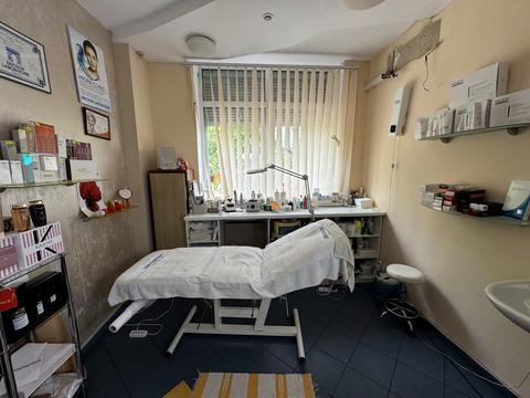 комерційна за адресою Академіка Булаховського вул., 5-В