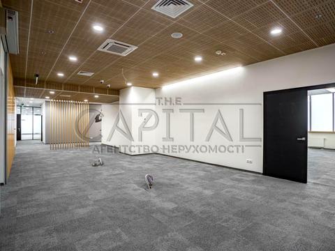 комерційна за адресою Князів Острозьких вул. (Московська), 32/2