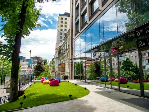 комерційна за адресою Саксаганського вул., 53/80