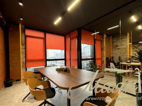 комерційна за адресою Джона Маккейна вул. (Івана Кудрі), 1