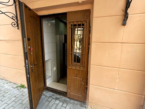 коммерческая по адресу Даниила Галицкого пл., 4