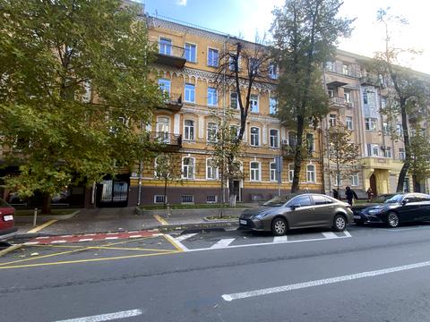 комерційна за адресою Пирогова вул., 5