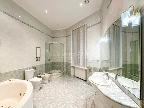 квартира за адресою Богдана Хмельницького вул., 32