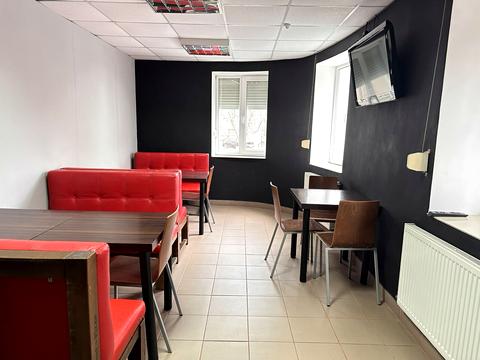 комерційна за адресою Тролейбусна вул., 15