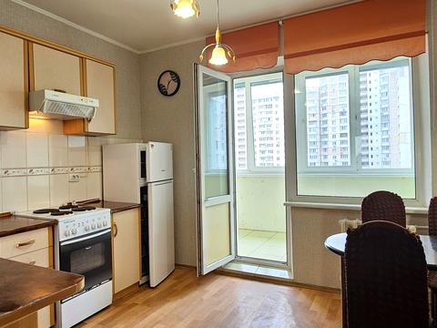 квартира за адресою Милославська вул., 32/51а