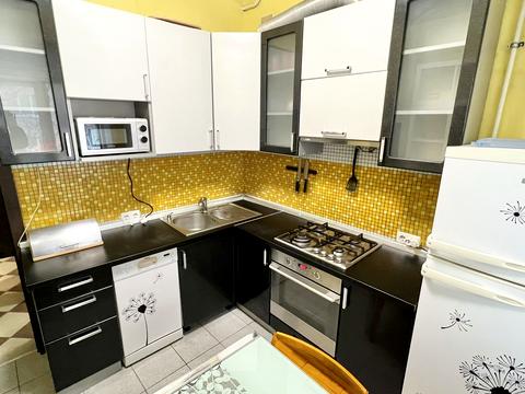 квартира за адресою Генерала Алмазова вул. (Кутузова), 1