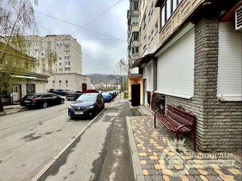 комерційна за адресою Київська вул., 162