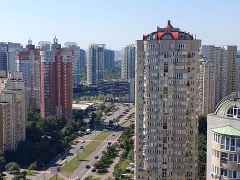 квартира за адресою Анни Ахматової вул., 32/18