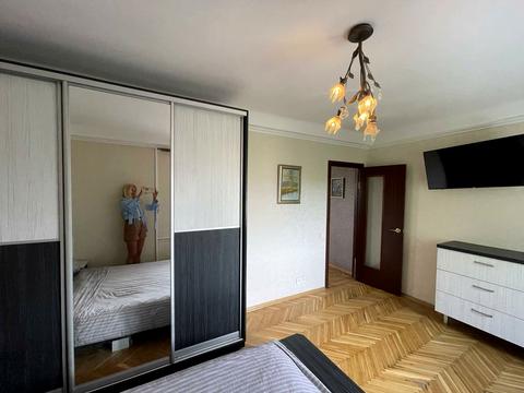 квартира за адресою Лаврська вул. (Січневого Повстання), 4