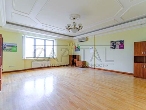 комерційна за адресою Липська вул., 10