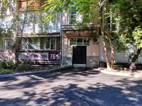 комерційна за адресою Володимирська вул., 76-Б