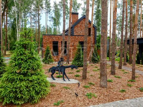 будинок за адресою Набережна вул.