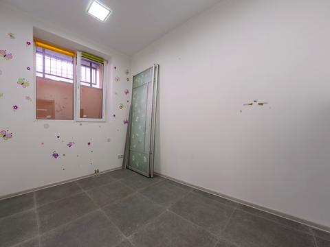 комерційна за адресою Академіка Лебедєва вул., 1/7