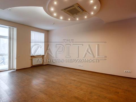 комерційна за адресою Музейний, 7