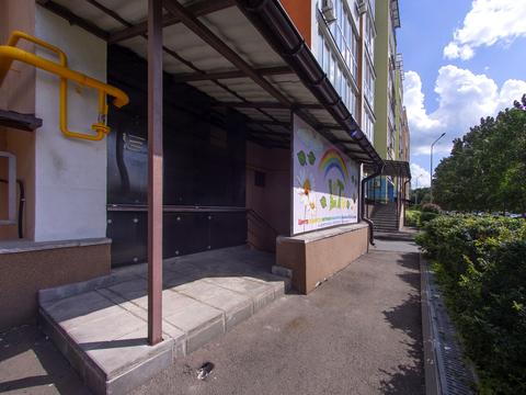комерційна за адресою Академіка Лебедєва вул., 1/7