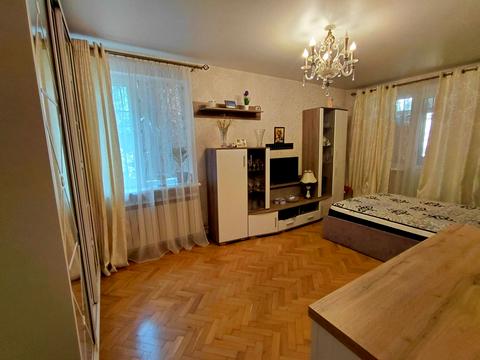 квартира за адресою Космонавтів вул., 18