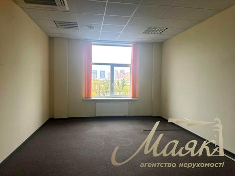 комерційна за адресою Миколи Міхновського бульв. (Дружби Народів), 19 