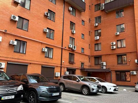 квартира за адресою Академіка Чекмарьова вул., 2