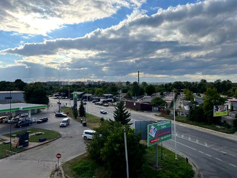комерційна за адресою Максимовича вул., 15
