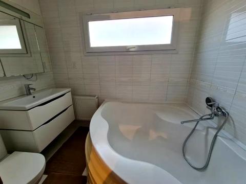 дом по адресу 1-я линия ул.