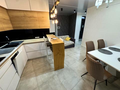квартира за адресою Високовольтна вул., 14-Л